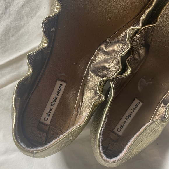 NEW Calvin Klein jeans Carmela floral ballet flat (metallic gold) - Picture 2 of 3